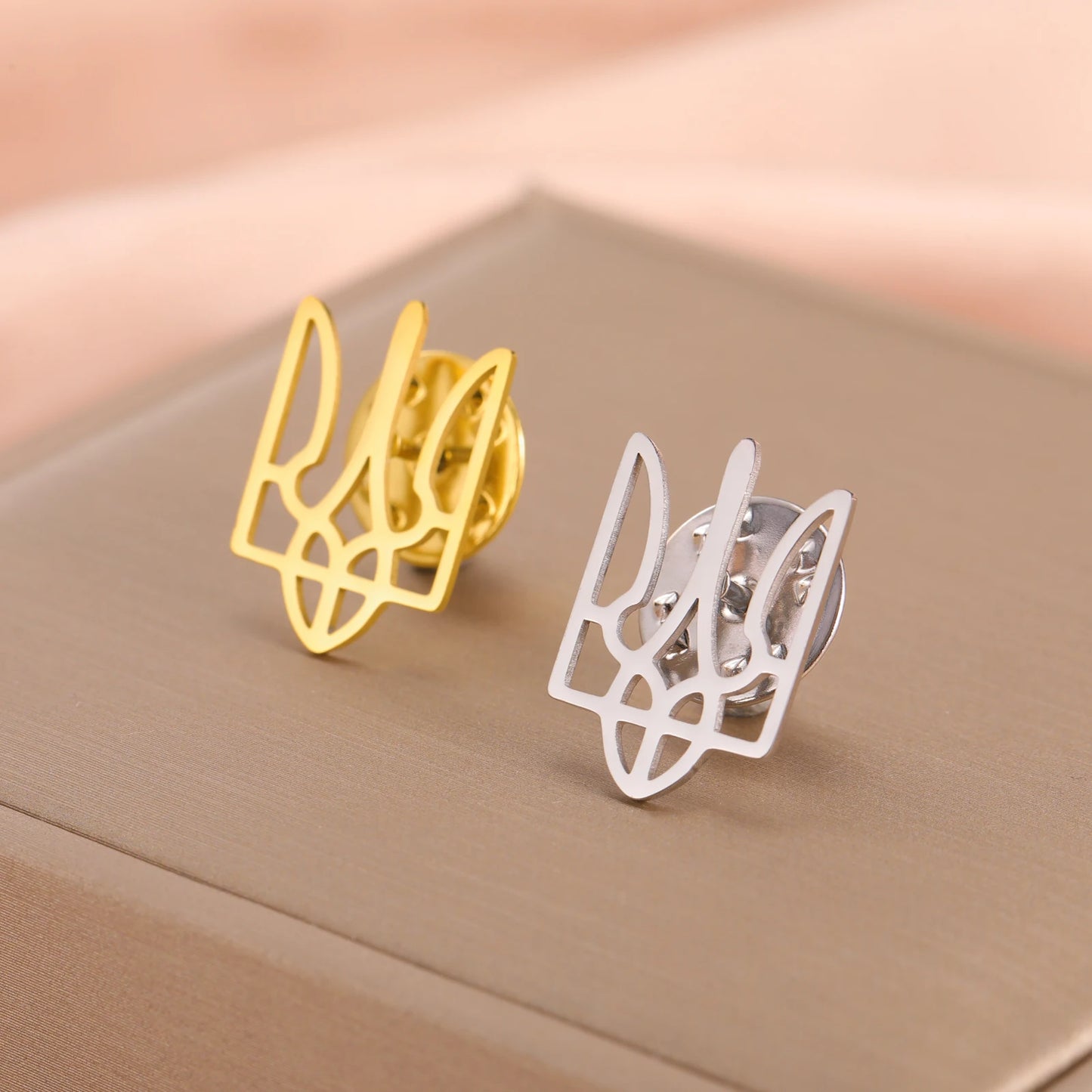 Cazador Ukraine National Symbol Brooch Pin for Men Women Stainless Steel Jewelry Suit Collar Badges 2026 Wholesale Waterproof