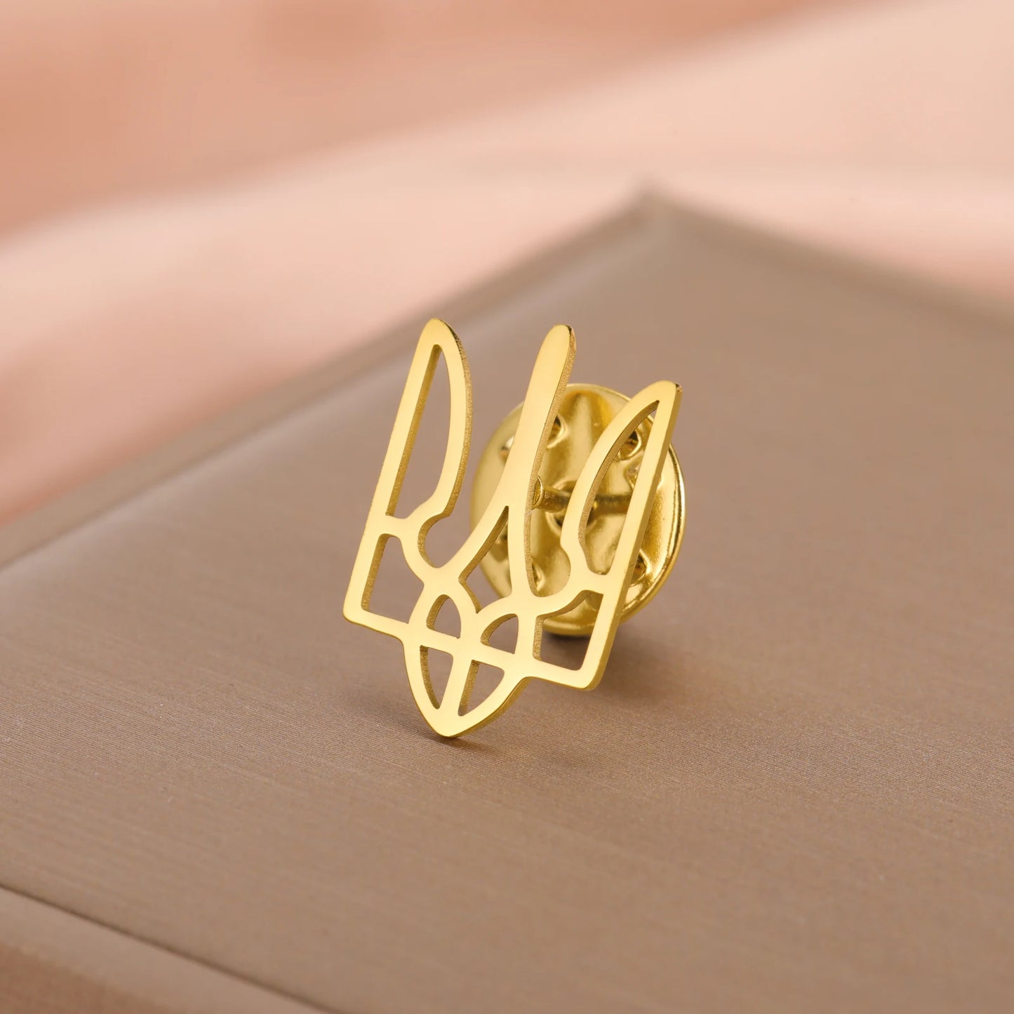Cazador Ukraine National Symbol Brooch Pin for Men Women Stainless Steel Jewelry Suit Collar Badges 2026 Wholesale Waterproof